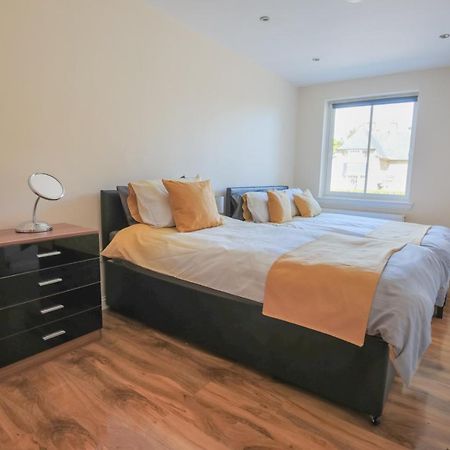 Stylish Modern Newly Built Apartment 15 Min From City Centre エディンバラ エクステリア 写真
