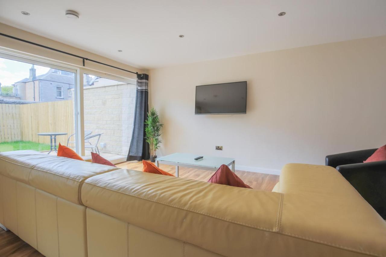Stylish Modern Newly Built Apartment 15 Min From City Centre エディンバラ エクステリア 写真