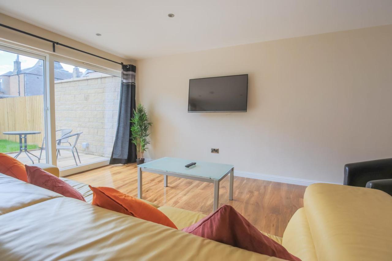 Stylish Modern Newly Built Apartment 15 Min From City Centre エディンバラ エクステリア 写真