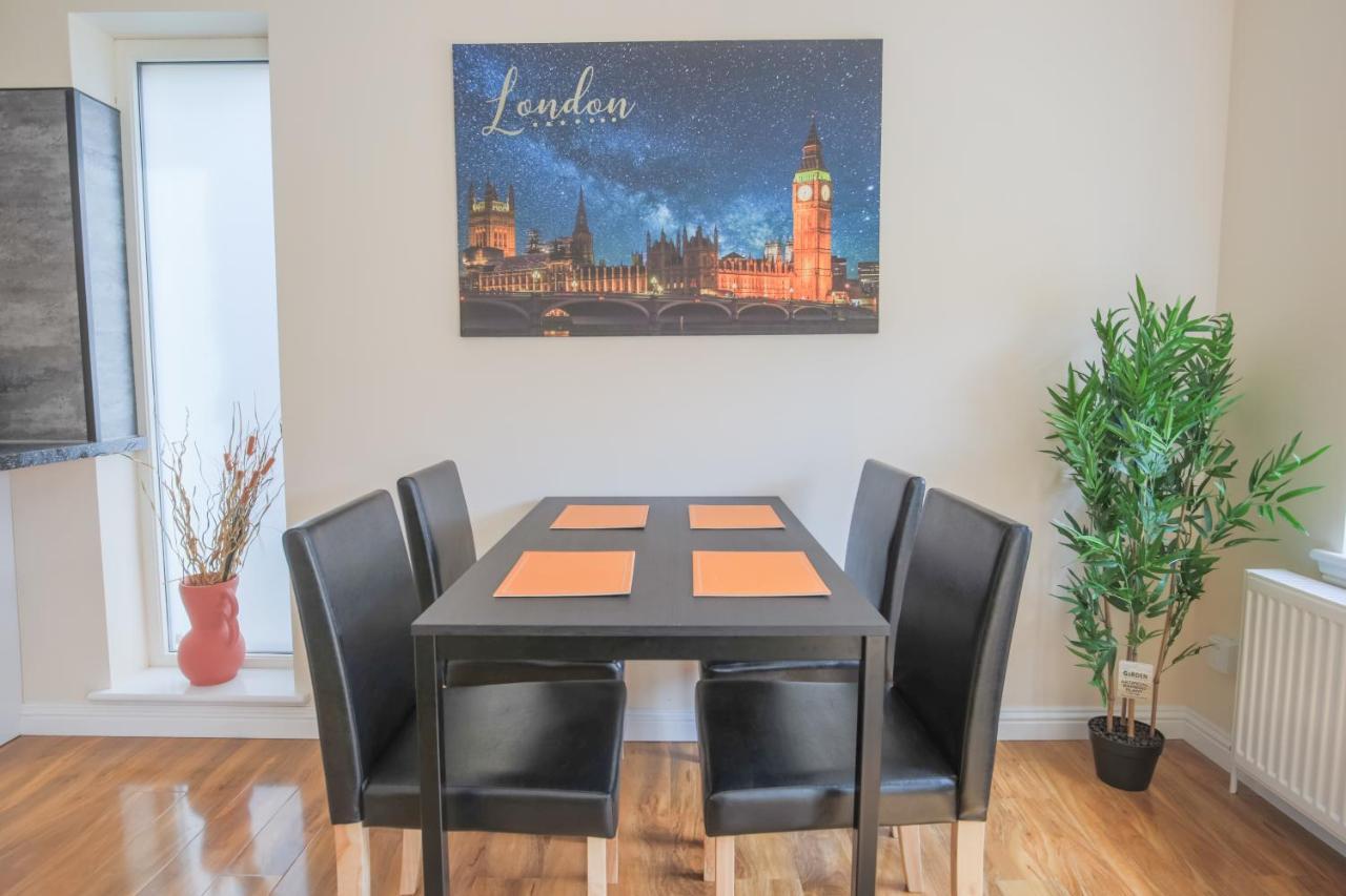 Stylish Modern Newly Built Apartment 15 Min From City Centre エディンバラ エクステリア 写真
