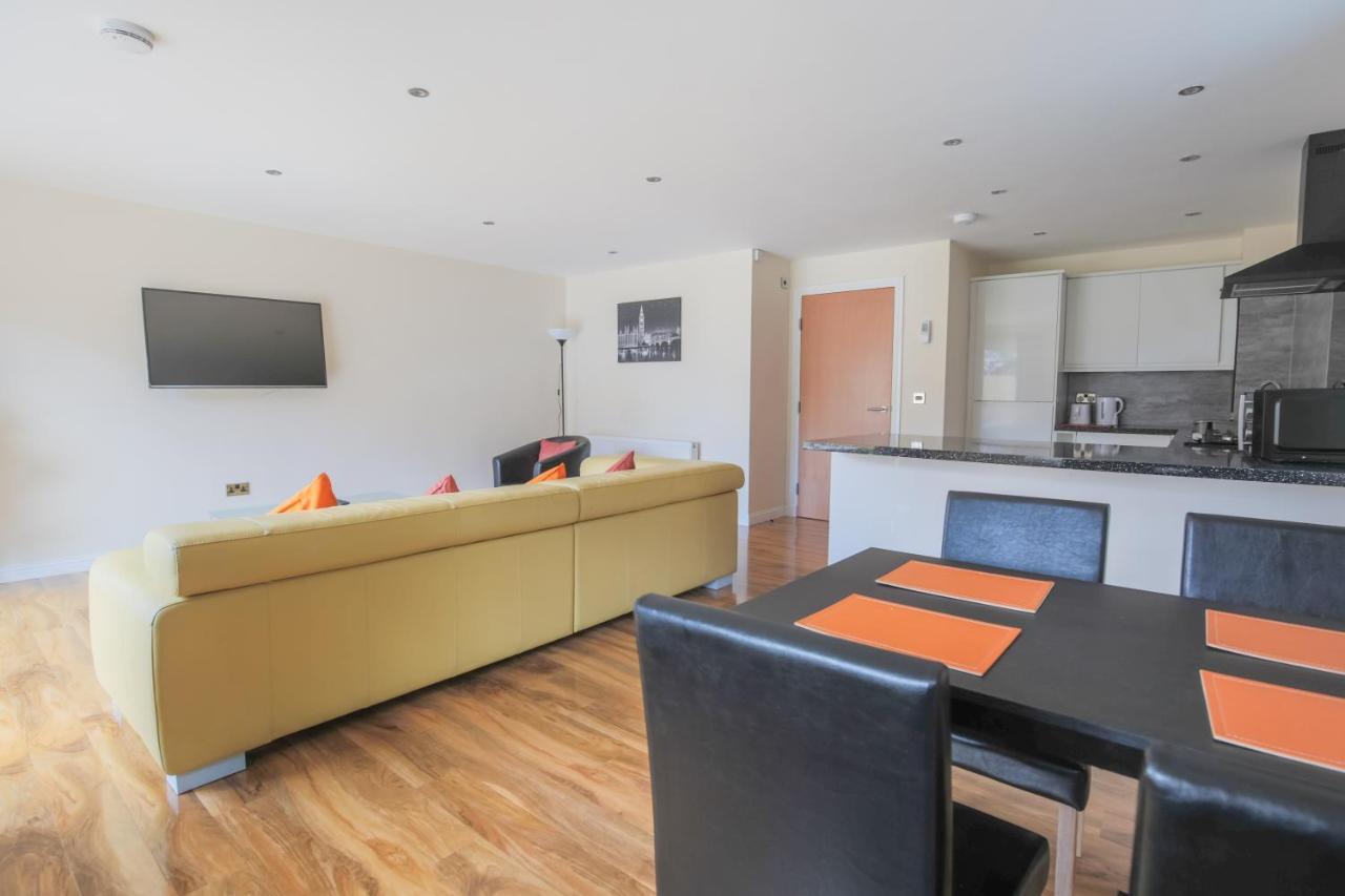 Stylish Modern Newly Built Apartment 15 Min From City Centre エディンバラ エクステリア 写真