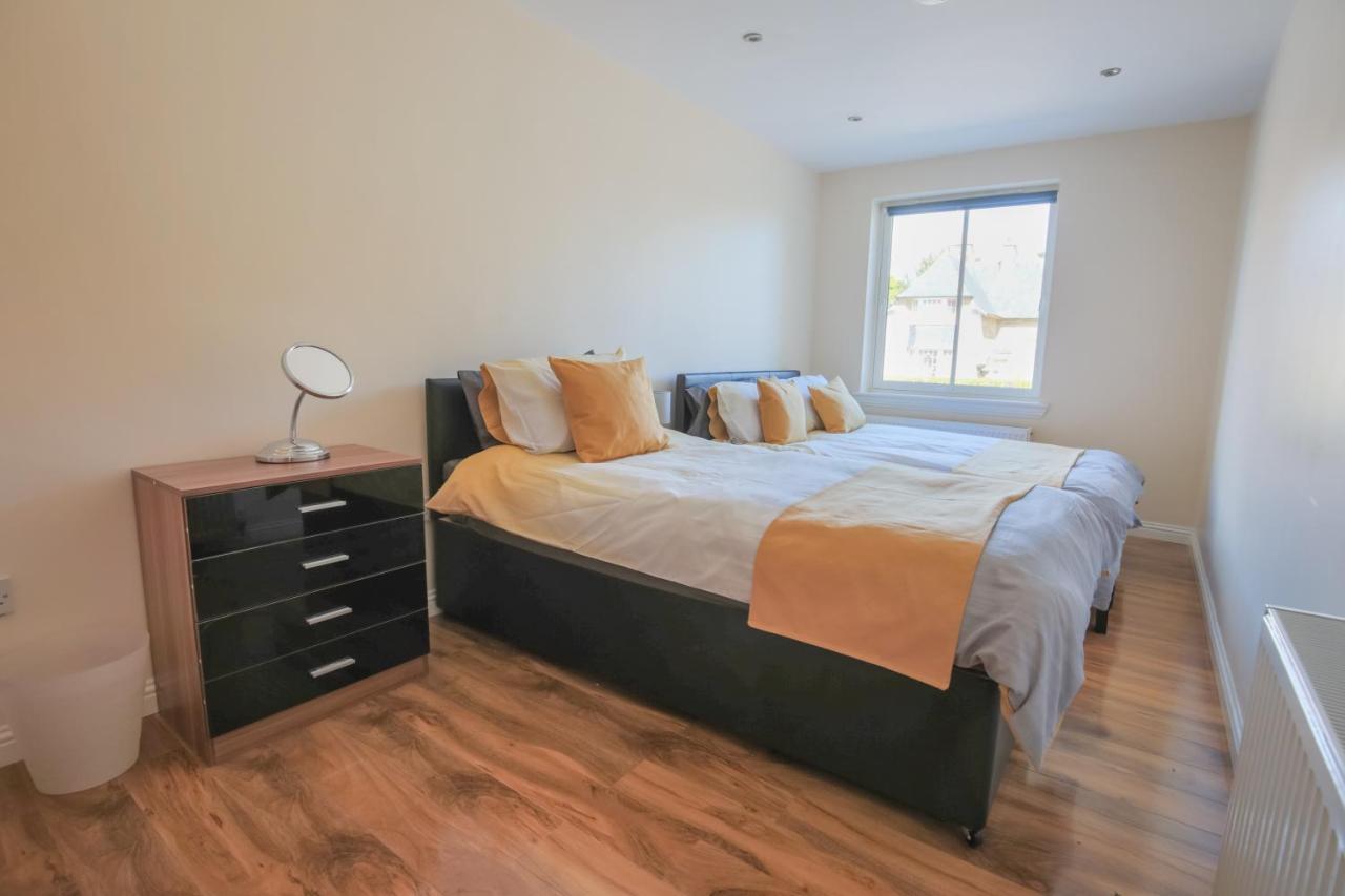 Stylish Modern Newly Built Apartment 15 Min From City Centre エディンバラ エクステリア 写真