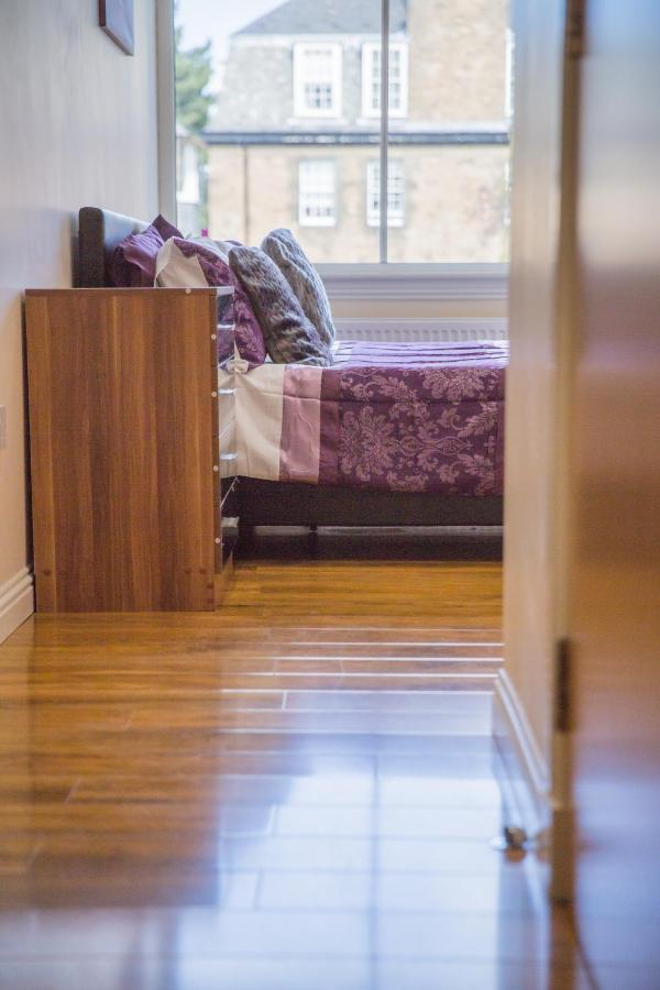 Stylish Modern Newly Built Apartment 15 Min From City Centre エディンバラ エクステリア 写真