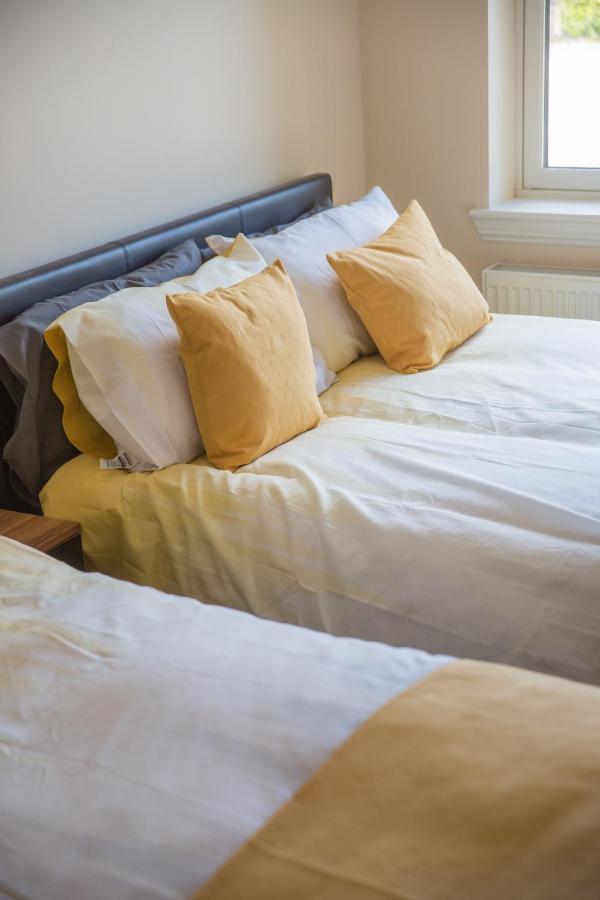 Stylish Modern Newly Built Apartment 15 Min From City Centre エディンバラ エクステリア 写真